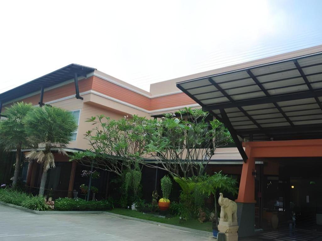 City Park Hotel Phatthalung Exterior photo