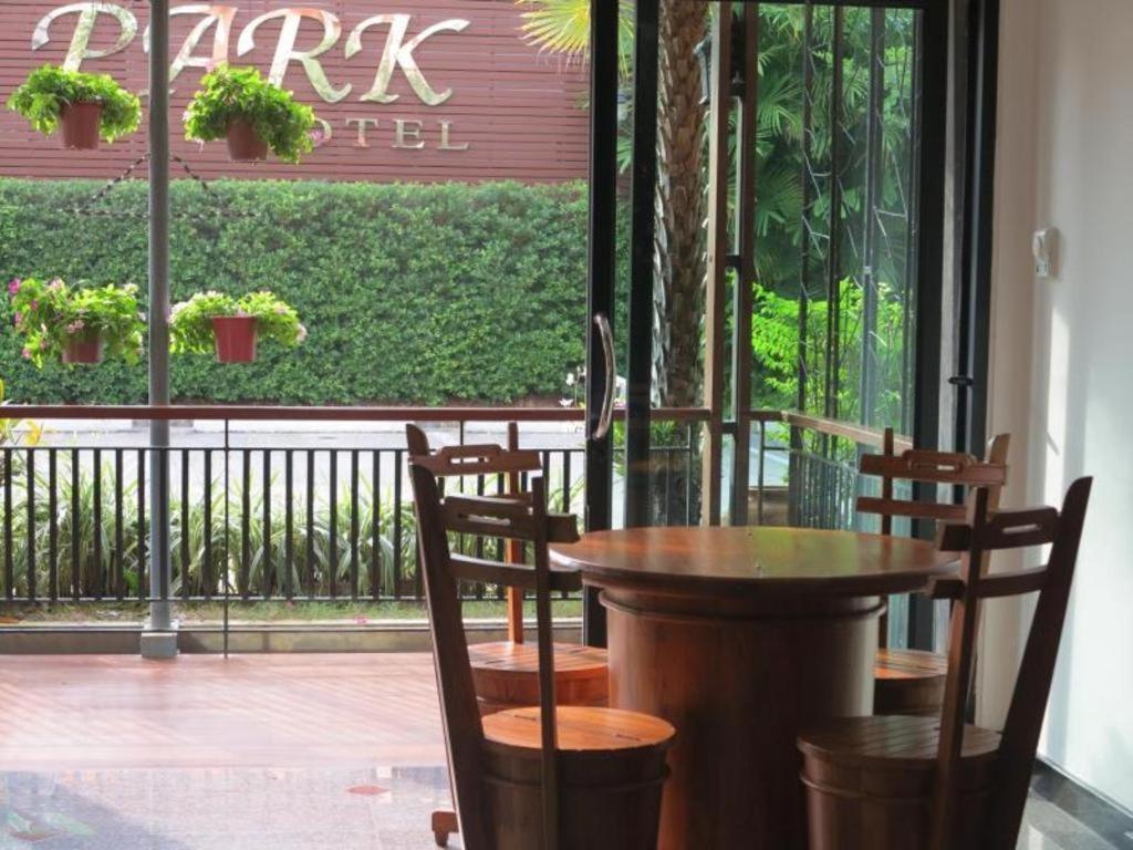 City Park Hotel Phatthalung Exterior photo