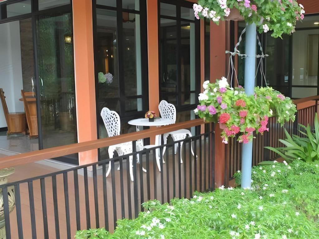City Park Hotel Phatthalung Exterior photo