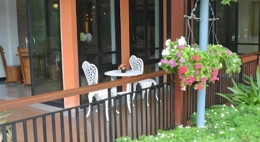 City Park Hotel Phatthalung Exterior photo