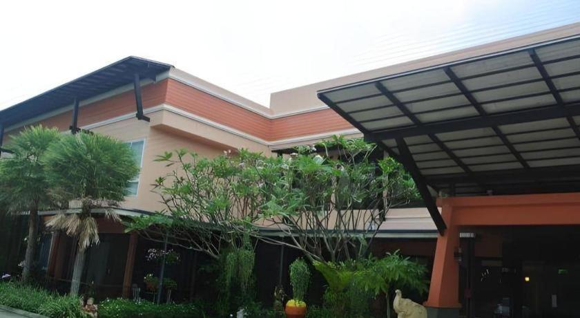 City Park Hotel Phatthalung Exterior photo