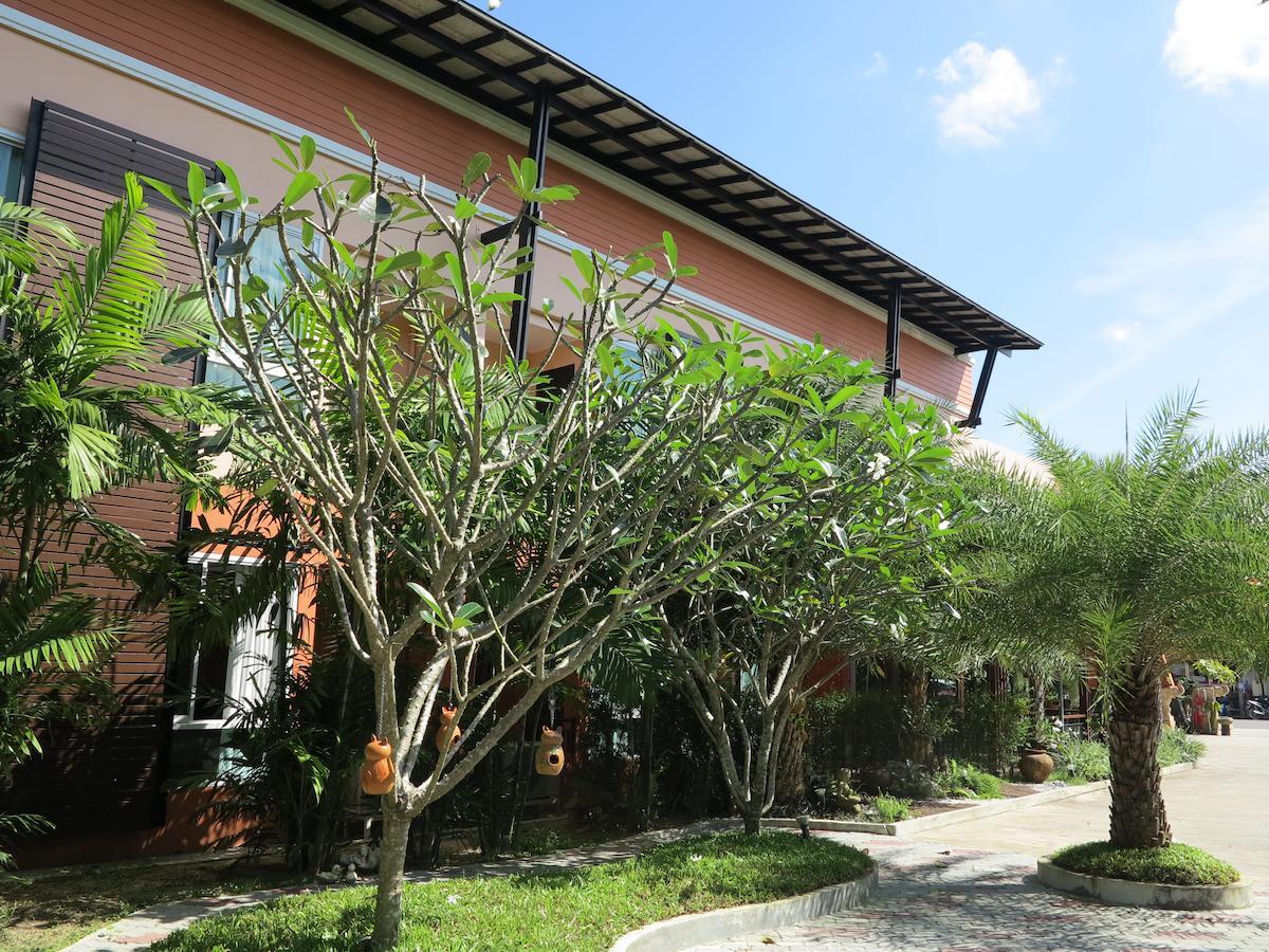City Park Hotel Phatthalung Exterior photo
